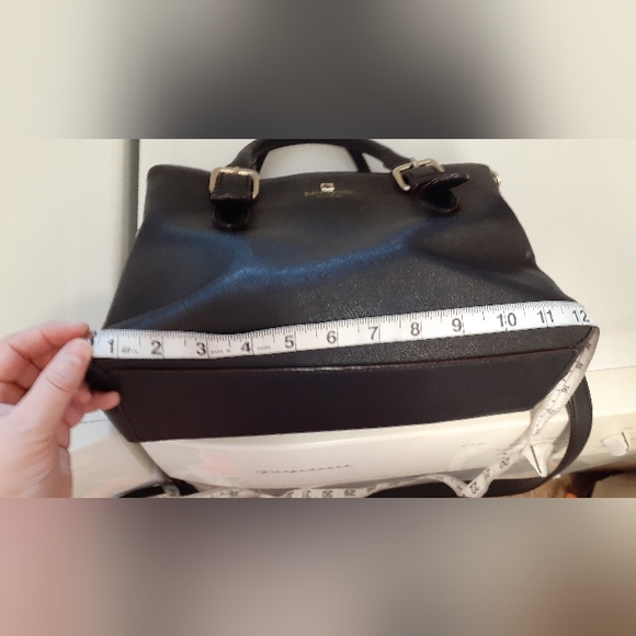 Medium sized Kate Spade black bag with crossbody strap - Picture 4 of 13